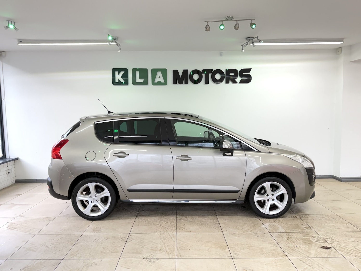 Used Peugeot 3008 2012 for sale - 76725669: Photo 6