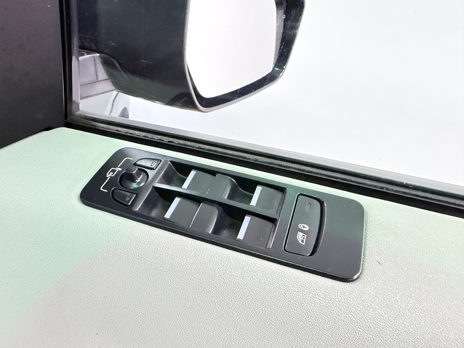 Used Land Rover Discovery Sport 2015 for sale - 77129533: Photo 15