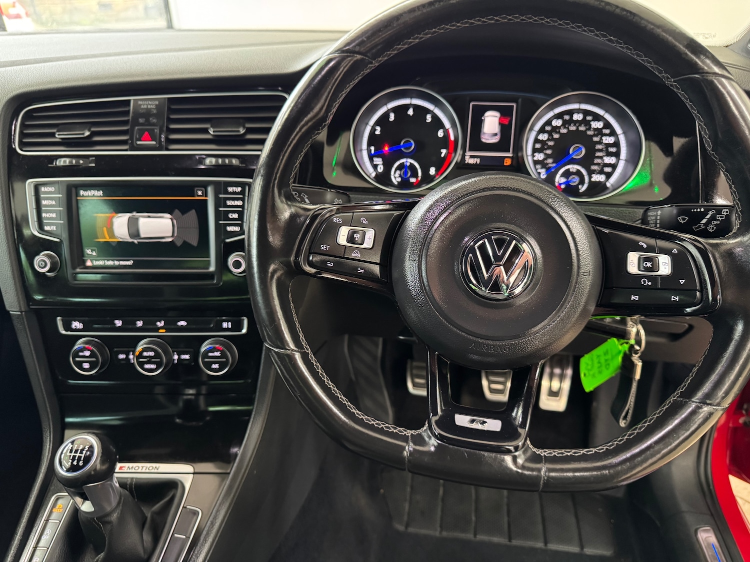 Used Volkswagen Golf 2015 for sale - 76120410: Photo 9