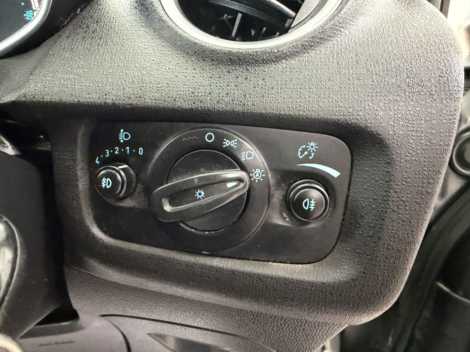 Used Ford Fiesta Van 2016 for sale - 77590089: Photo 18