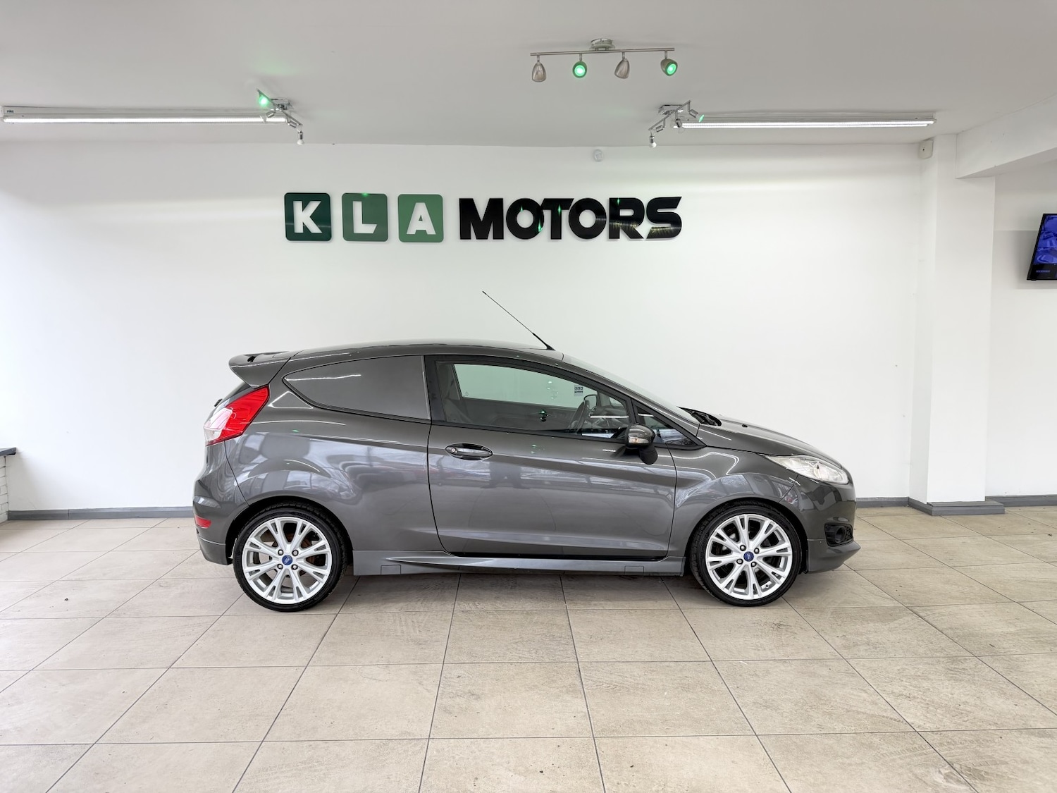 Used Ford Fiesta Van 2016 for sale - 77590089: Photo 6