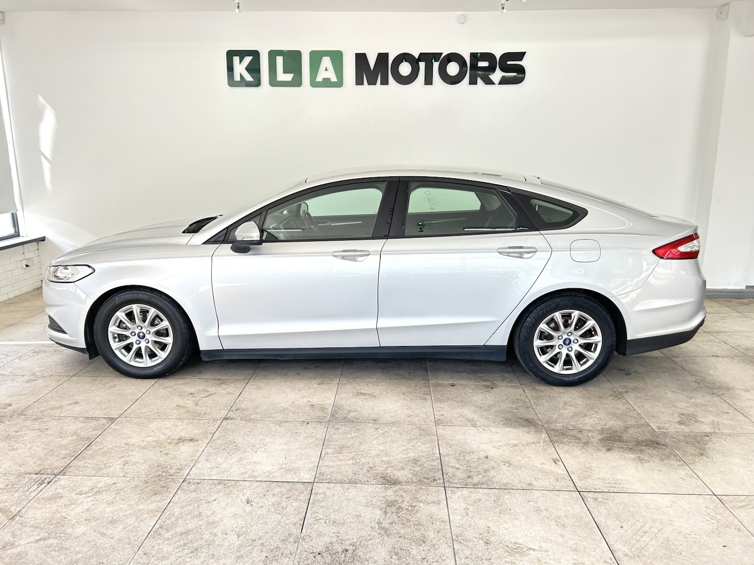 Used Ford Mondeo 2015 for sale - 76231083: Photo 2