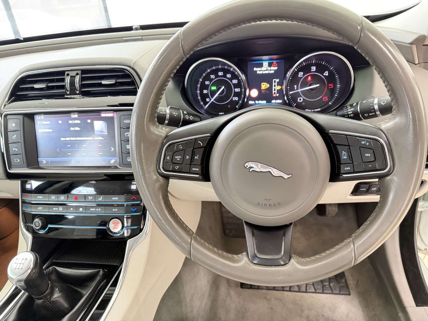 Used Jaguar XE 2016 for sale - 77438372: Photo 10