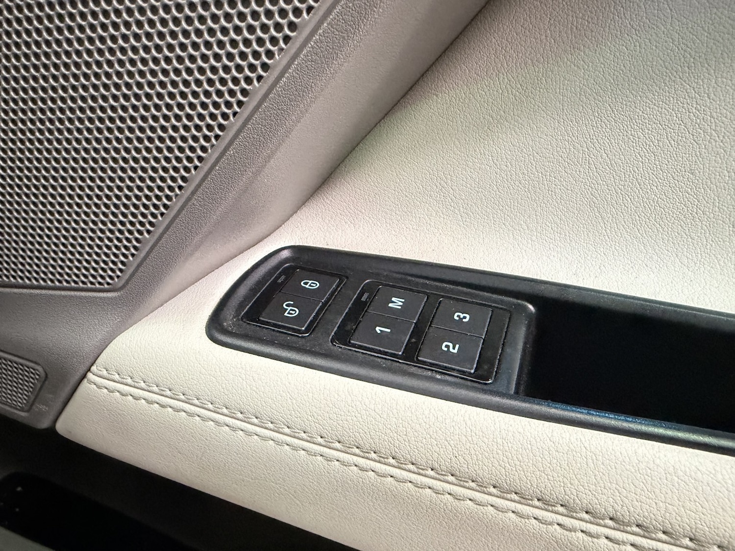 Used Jaguar XE 2016 for sale - 77438372: Photo 15