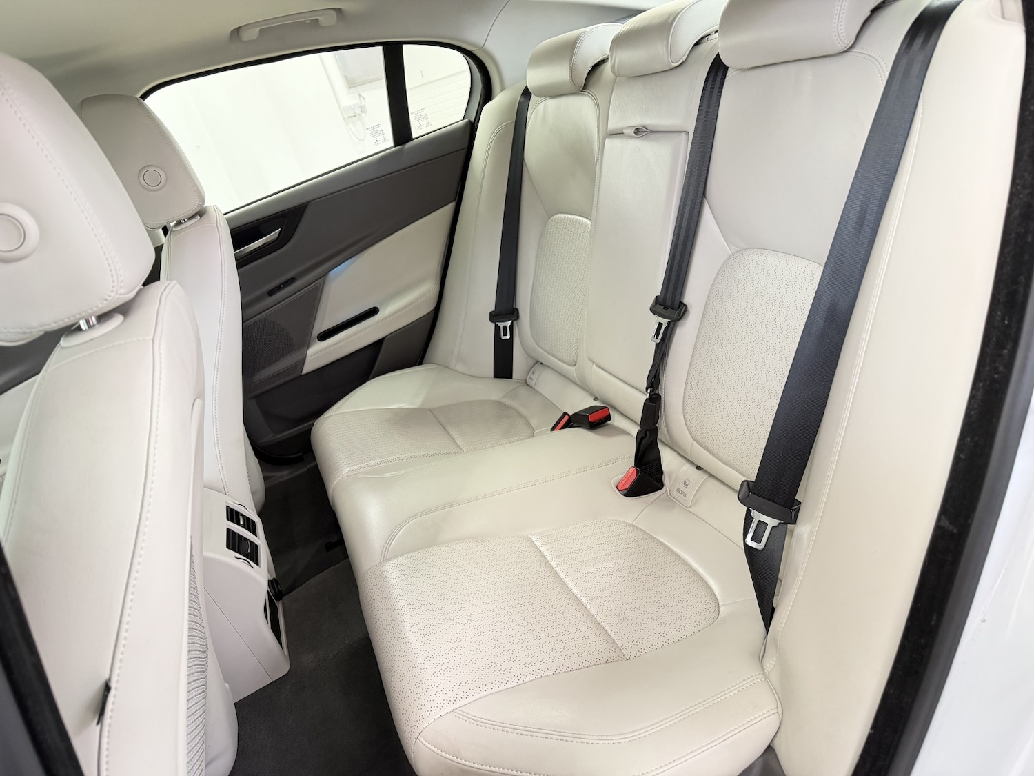 Used Jaguar XE 2016 for sale - 77438372: Photo 20