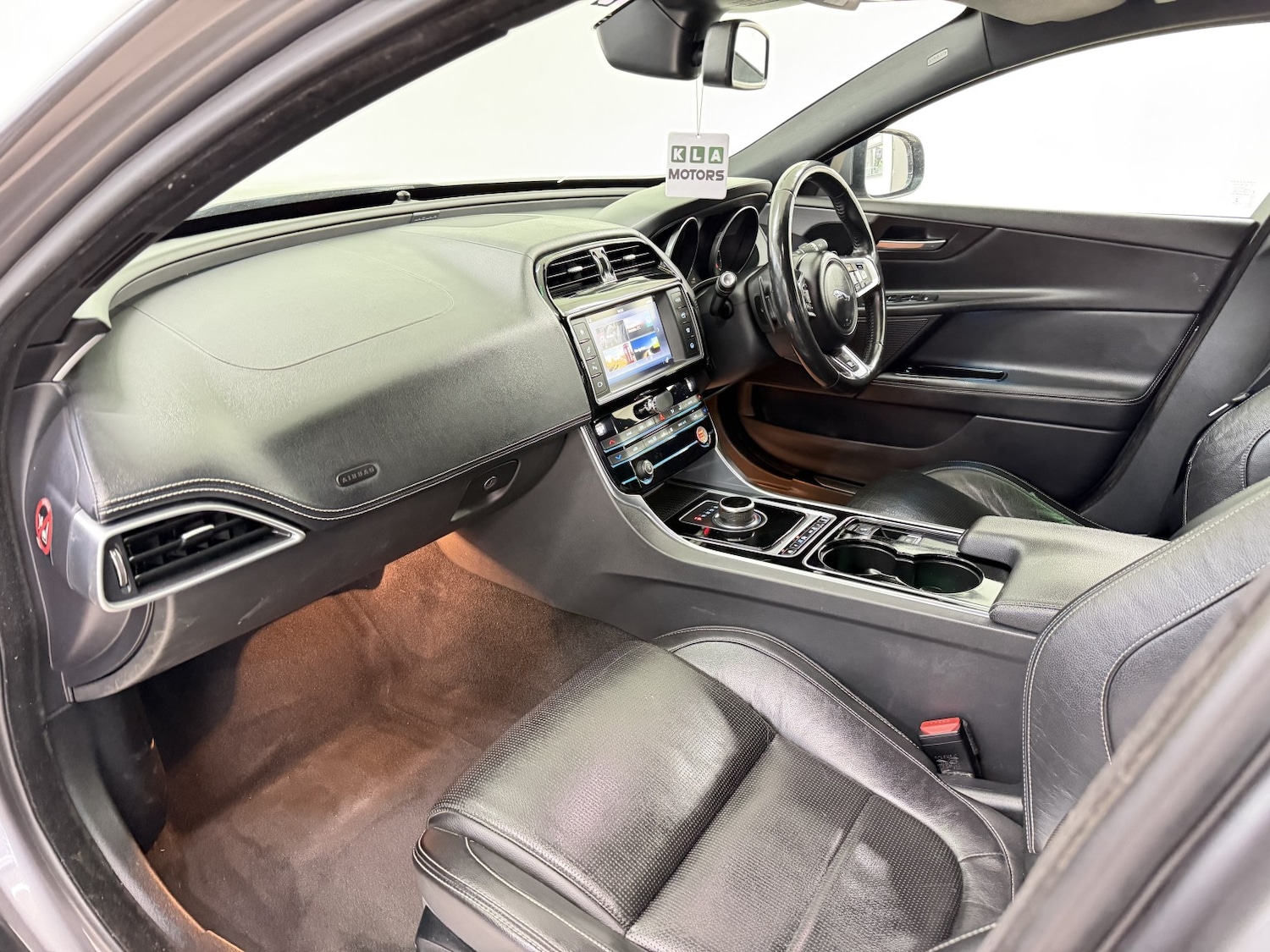 Used Jaguar XE 2017 for sale - 77417459: Photo 10