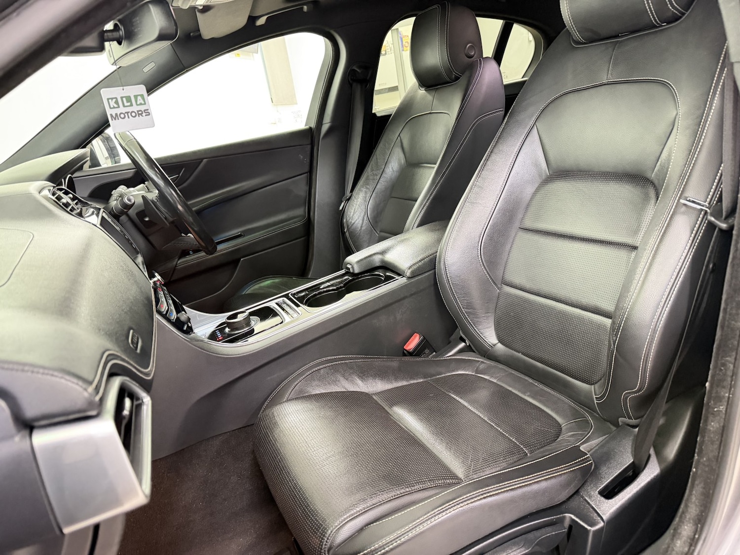 Used Jaguar XE 2017 for sale - 77417459: Photo 11