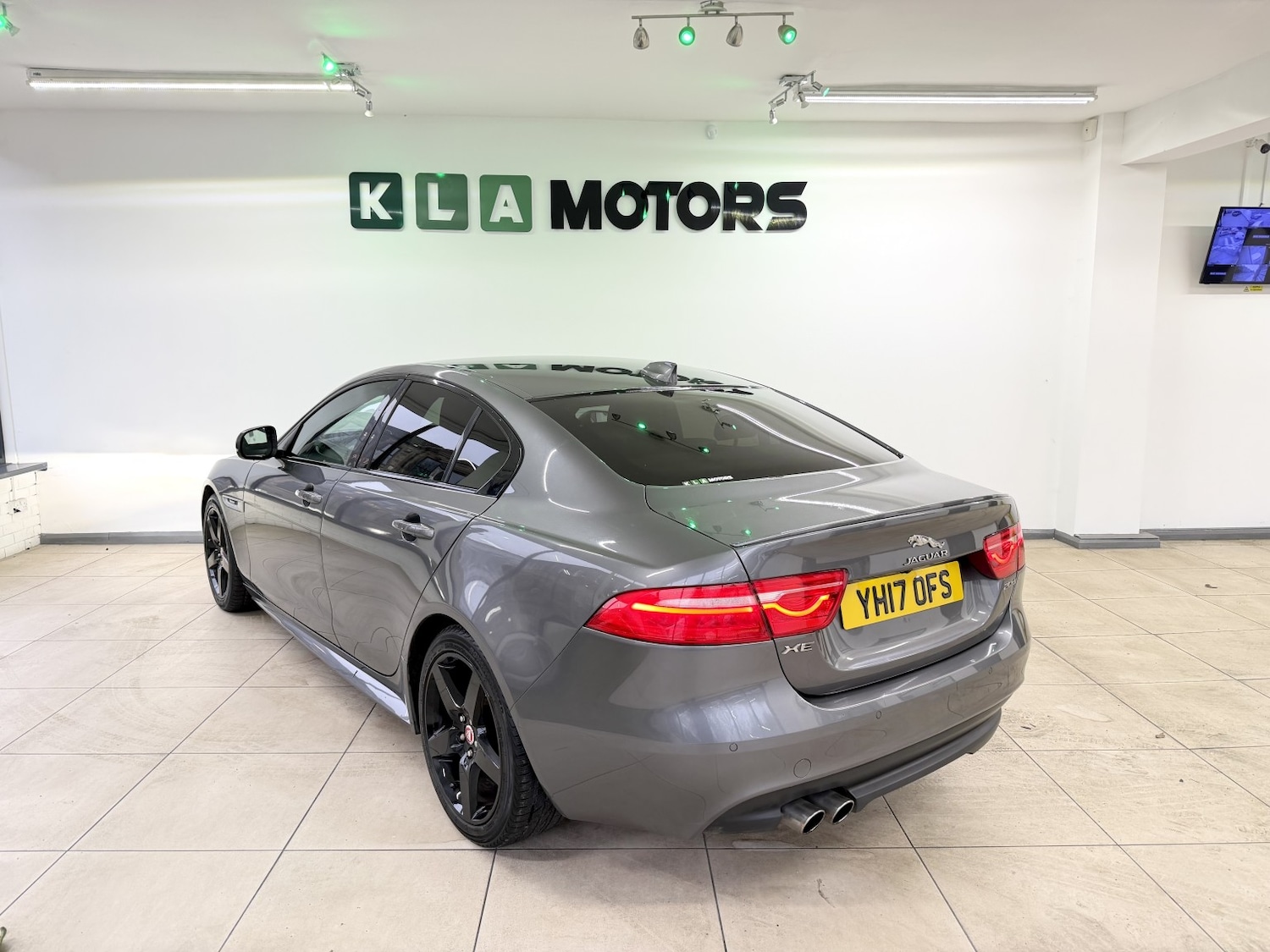 Used Jaguar XE 2017 for sale - 77417459: Photo 3