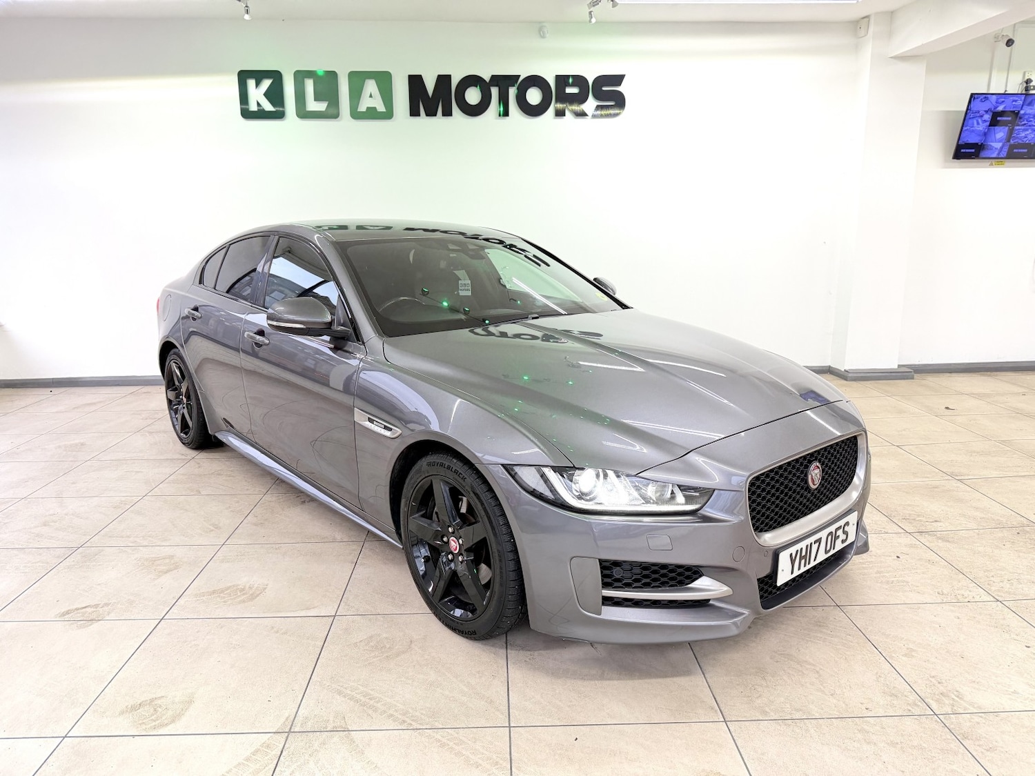 Used Jaguar XE 2017 for sale - 77417459: Photo 7