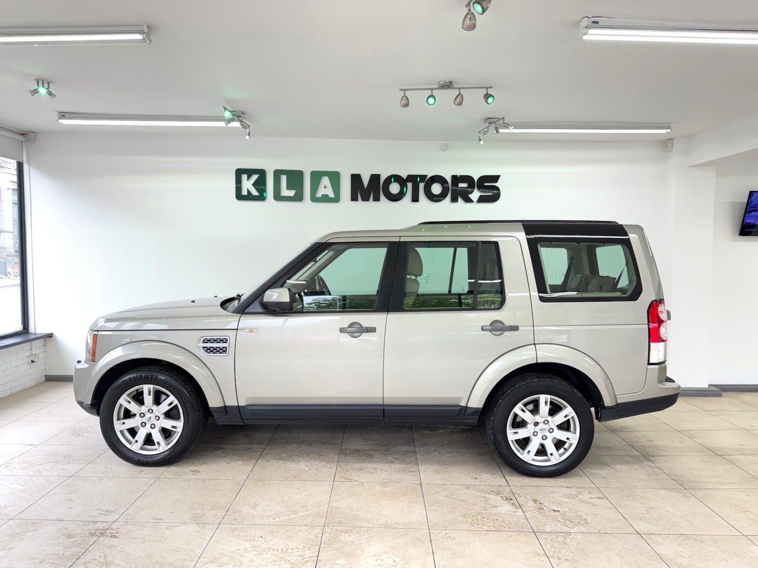 Used Land Rover Discovery 2011 for sale - 76126316: Photo 2