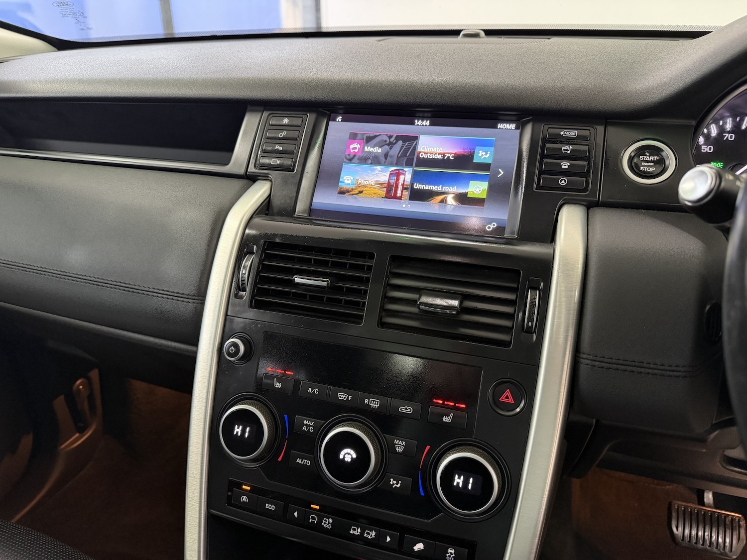 Used Land Rover Discovery Sport 2016 for sale - 77357323: Photo 14