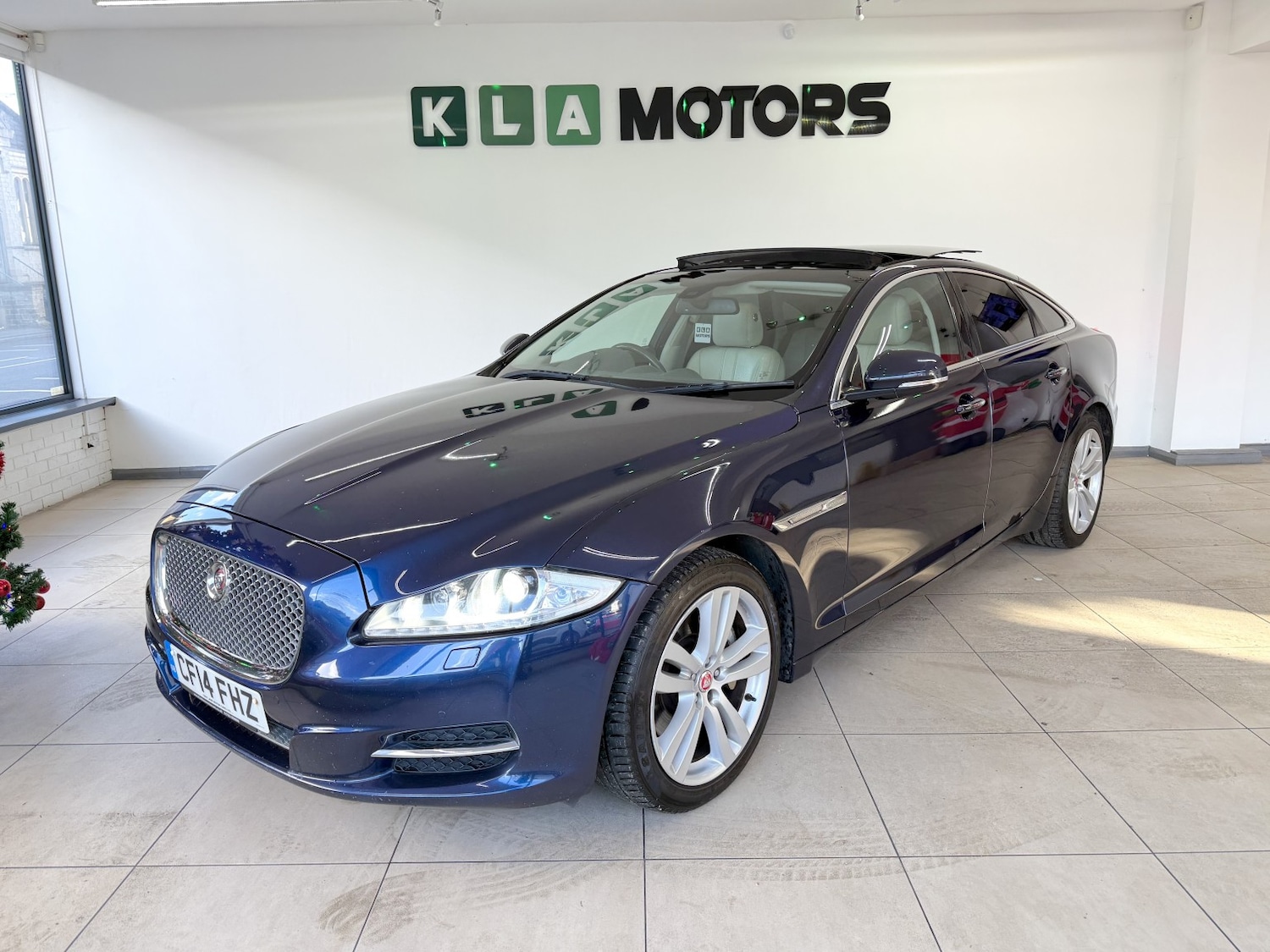 Used Jaguar XJ 2014 for sale - 76692801: Photo 1