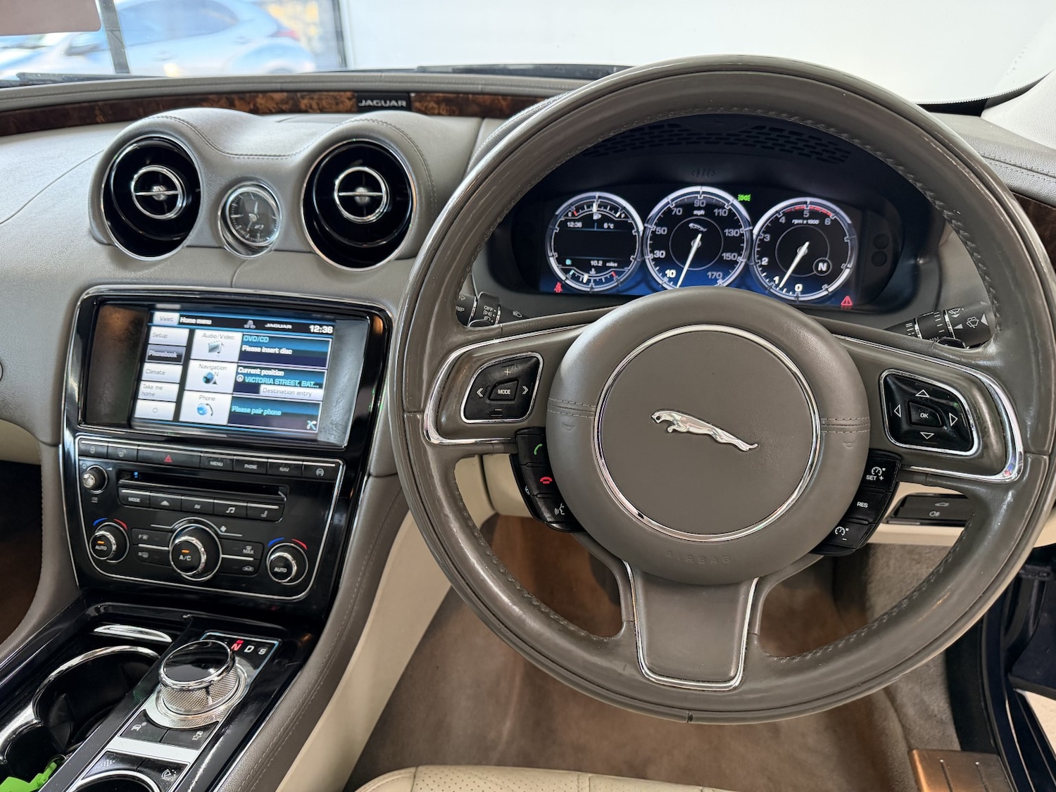 Used Jaguar XJ 2014 for sale - 76692801: Photo 11