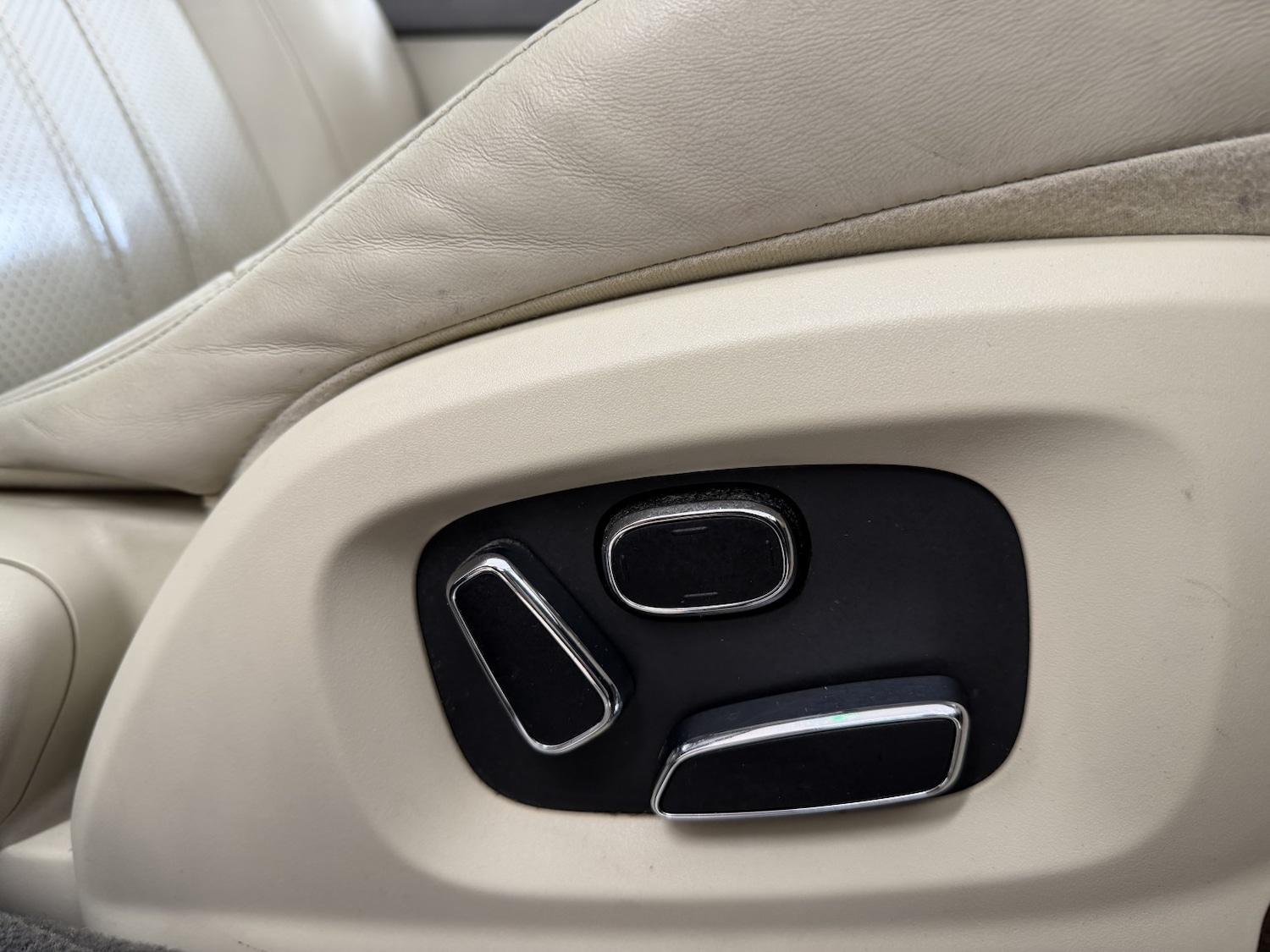 Used Jaguar XJ 2014 for sale - 76692801: Photo 17