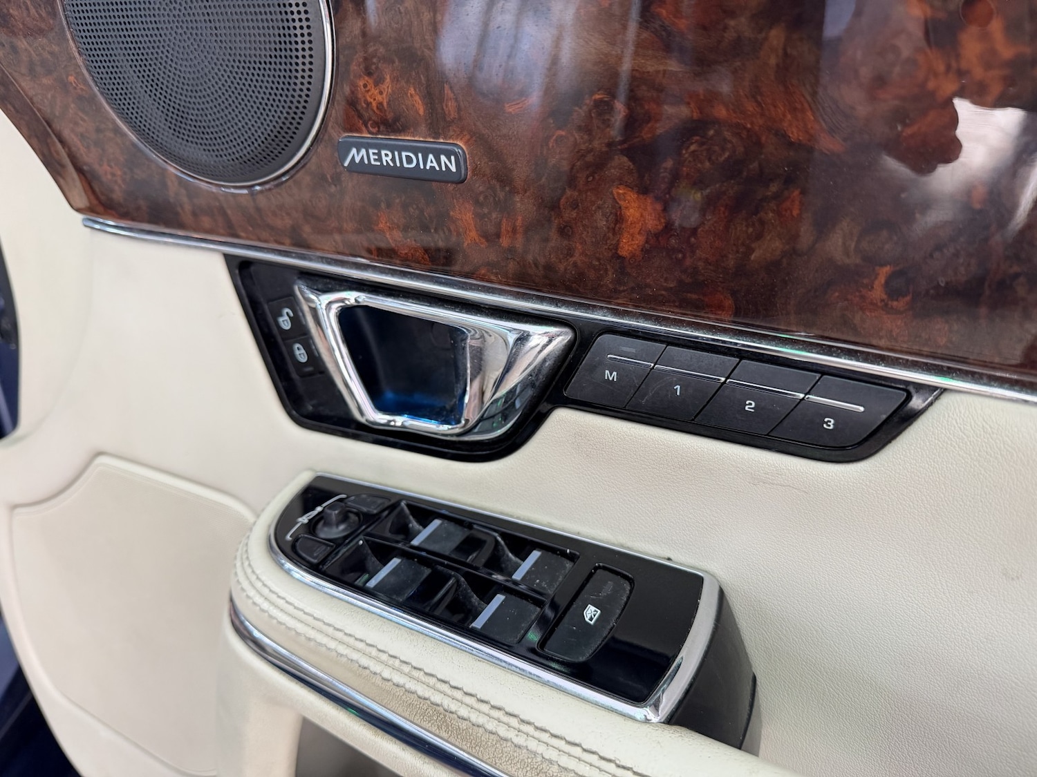 Used Jaguar XJ 2014 for sale - 76692801: Photo 19