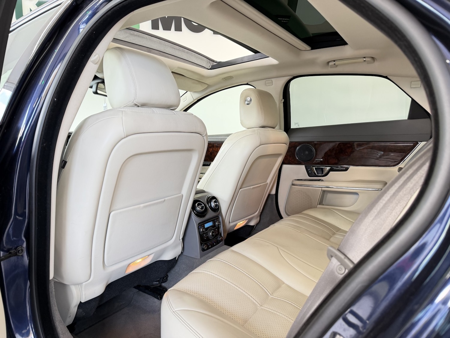 Used Jaguar XJ 2014 for sale - 76692801: Photo 21