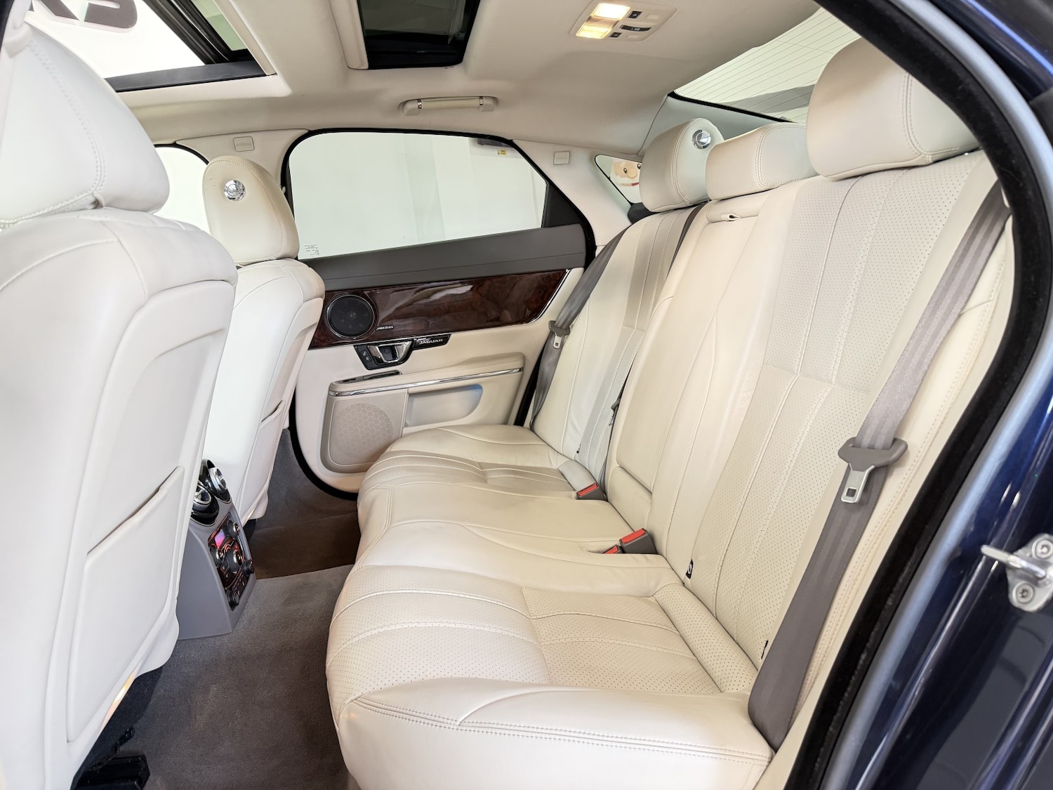 Used Jaguar XJ 2014 for sale - 76692801: Photo 22