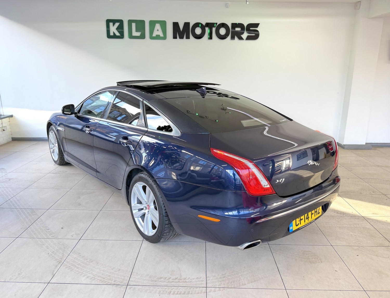 Used Jaguar XJ 2014 for sale - 76692801: Photo 3