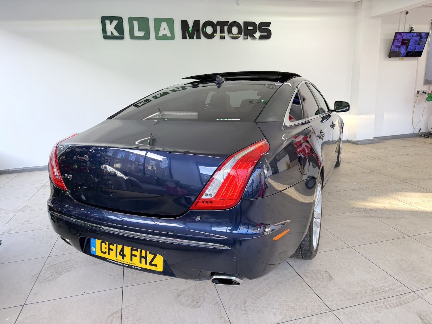 Used Jaguar XJ 2014 for sale - 76692801: Photo 4