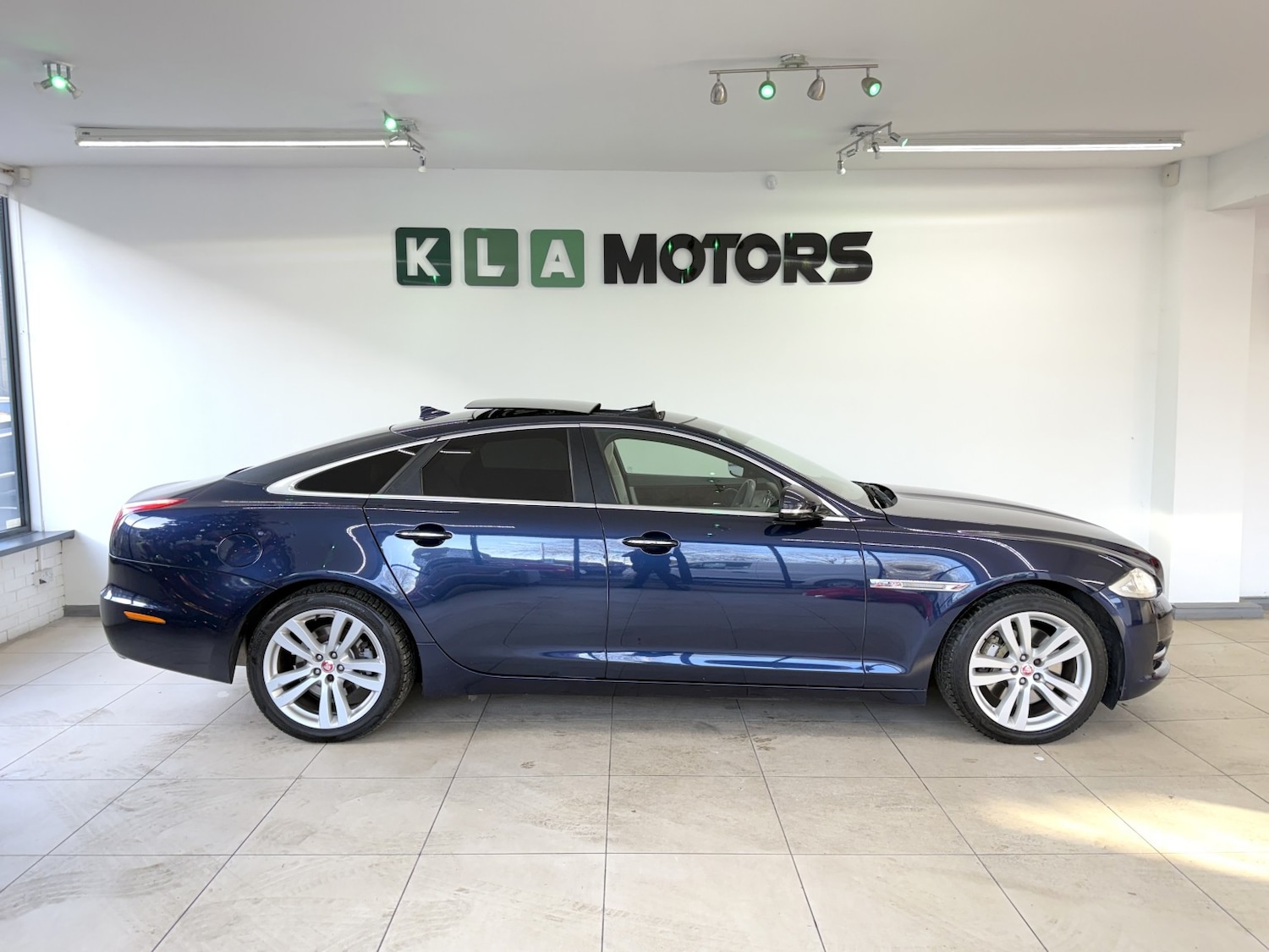 Used Jaguar XJ 2014 for sale - 76692801: Photo 6