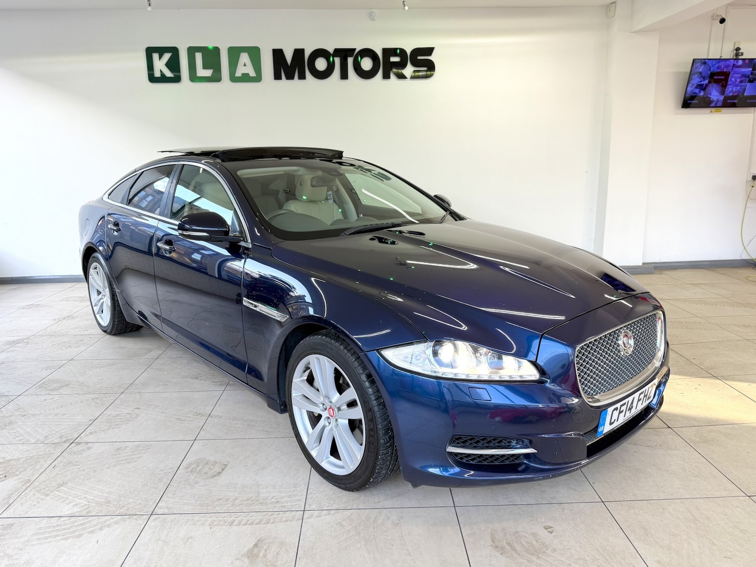 Used Jaguar XJ 2014 for sale - 76692801: Photo 7