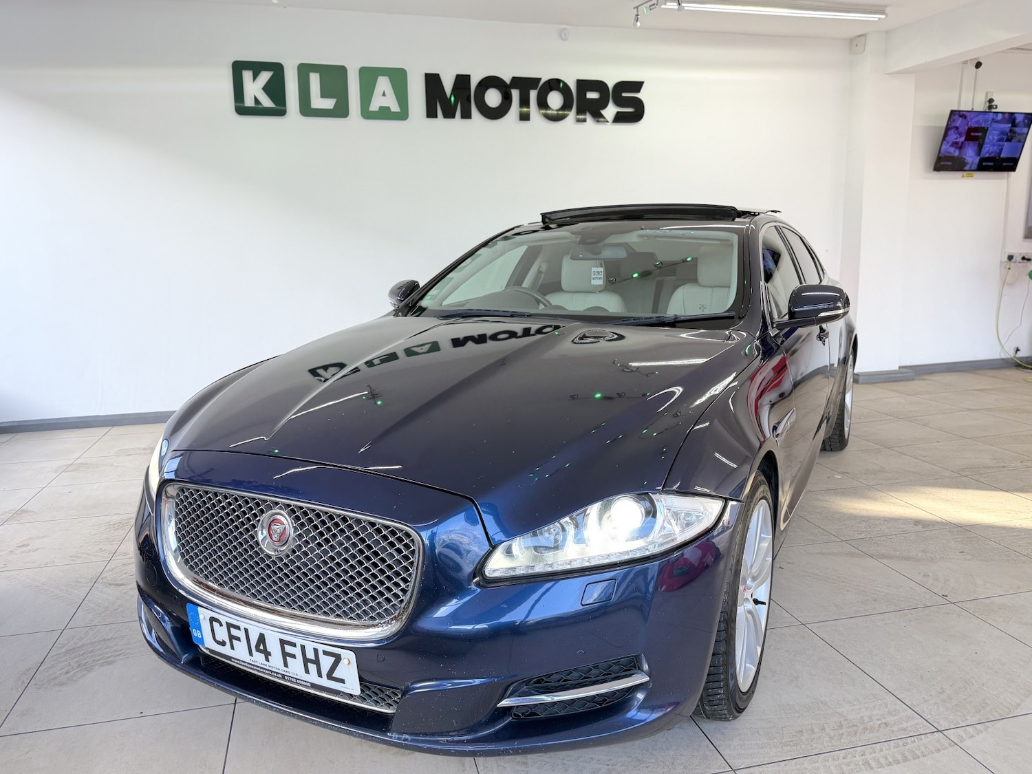 Used Jaguar XJ 2014 for sale - 76692801: Photo 8