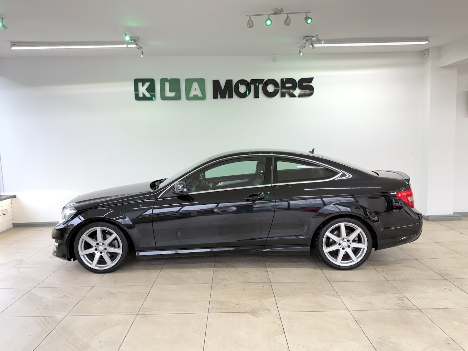 Used Mercedes-Benz C Class 2015 for sale - 76718410: Photo 2