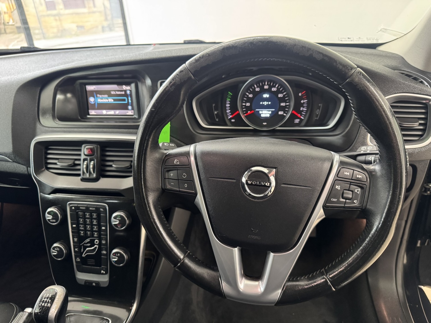 Used Volvo V40 2016 for sale - 76769631: Photo 10