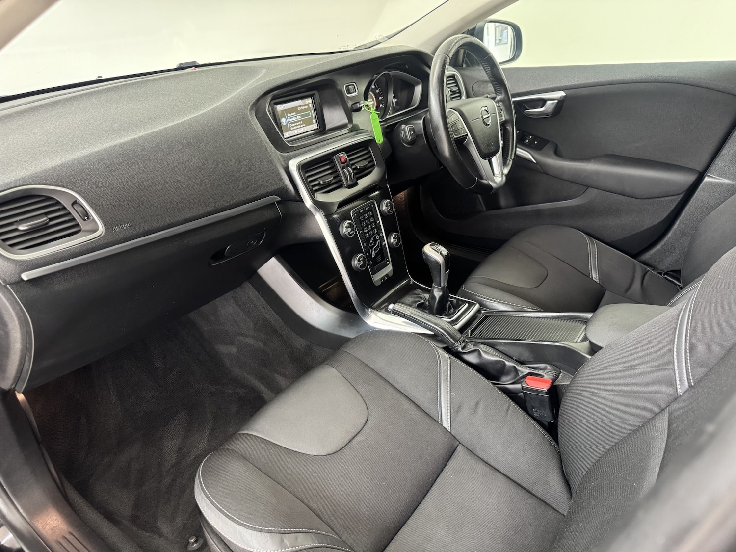 Used Volvo V40 2016 for sale - 76769631: Photo 11