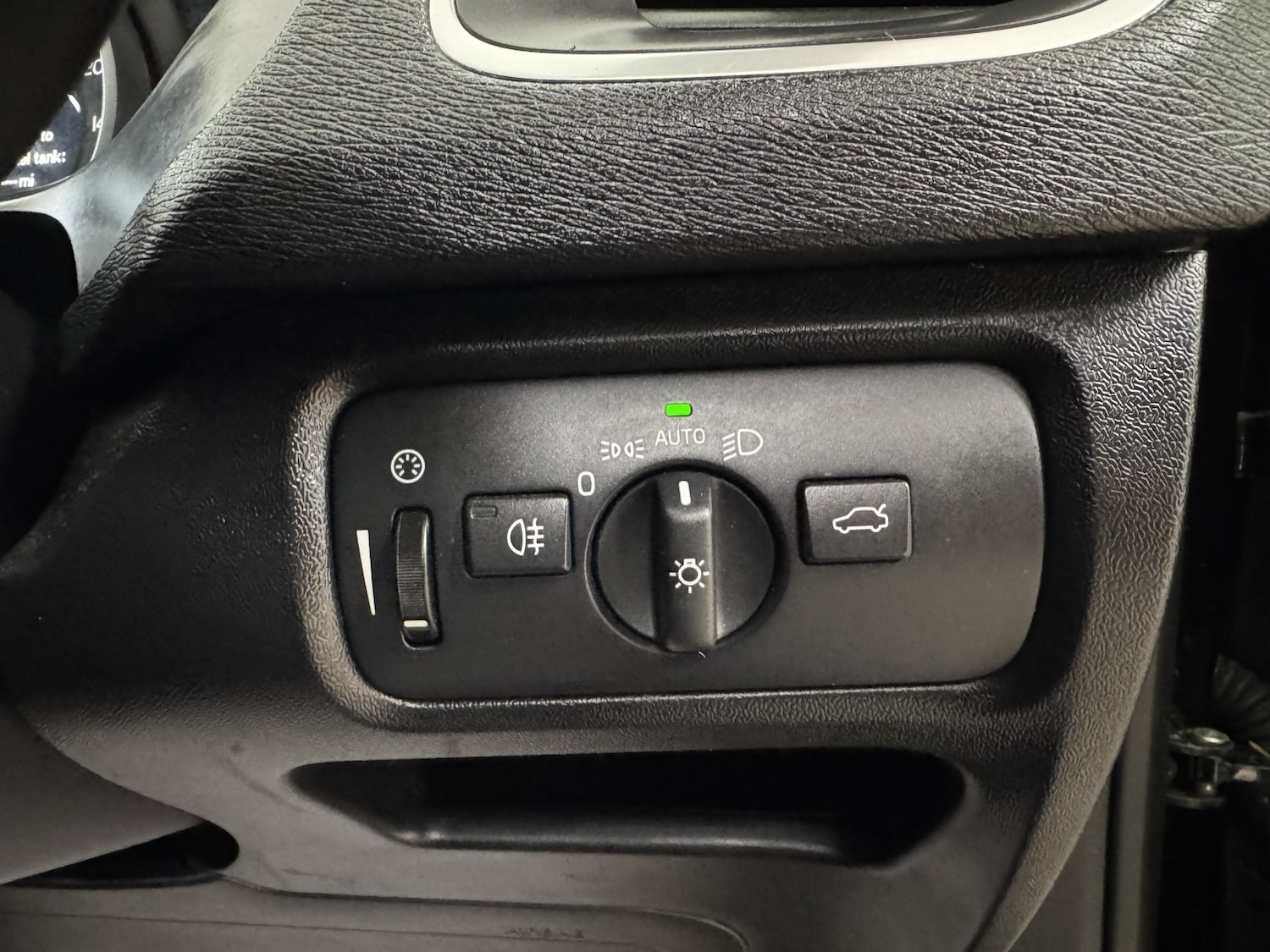 Used Volvo V40 2016 for sale - 76769631: Photo 15