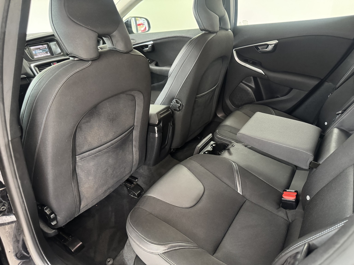 Used Volvo V40 2016 for sale - 76769631: Photo 17