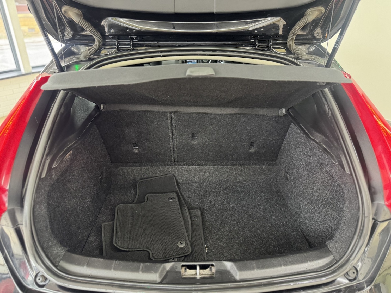 Used Volvo V40 2016 for sale - 76769631: Photo 19