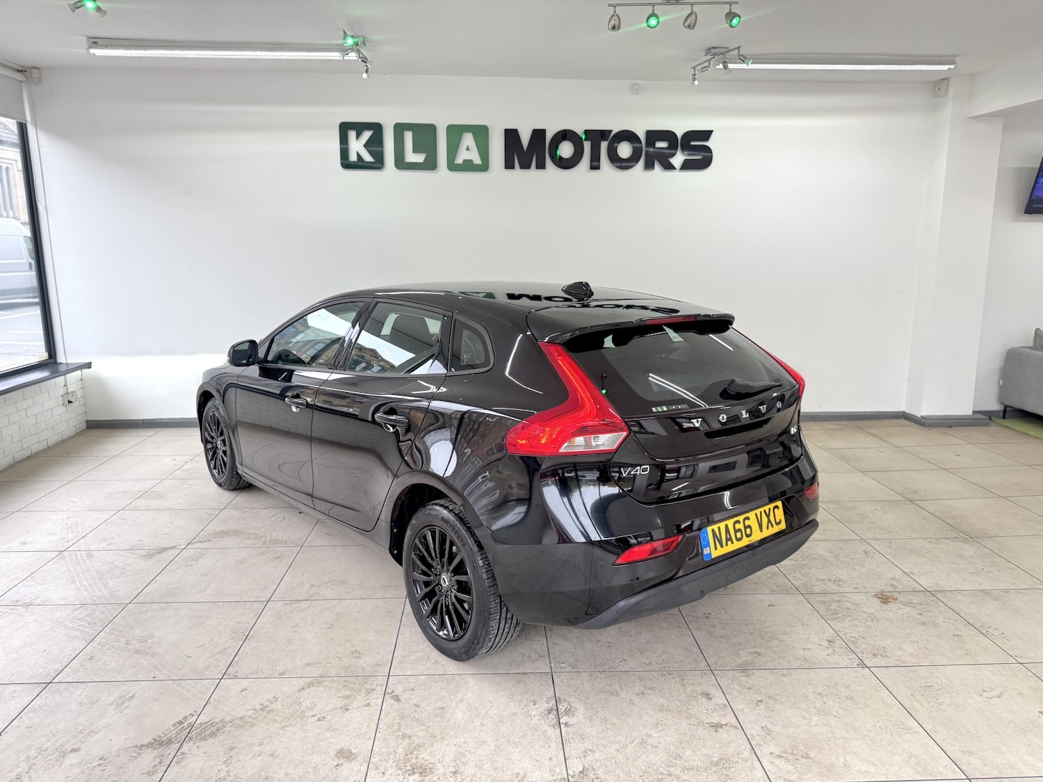 Used Volvo V40 2016 for sale - 76769631: Photo 3