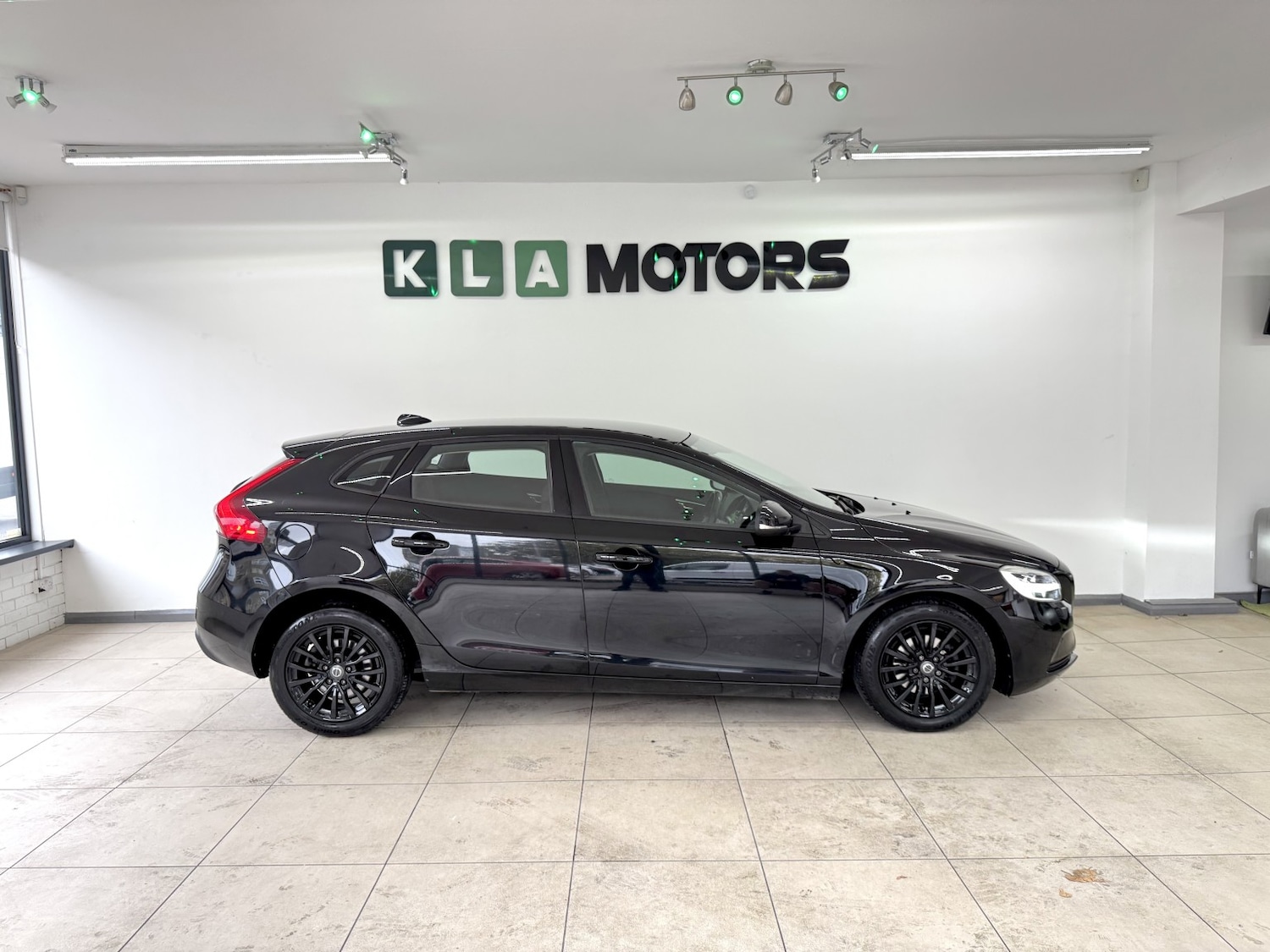 Used Volvo V40 2016 for sale - 76769631: Photo 6