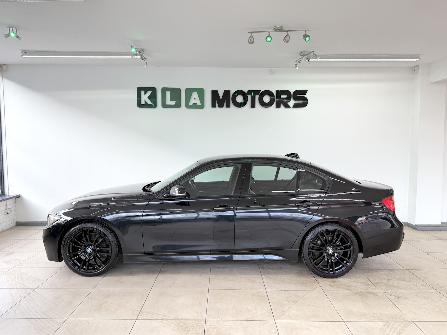Used BMW 3 Series 2012 for sale - 76911125: Photo 2