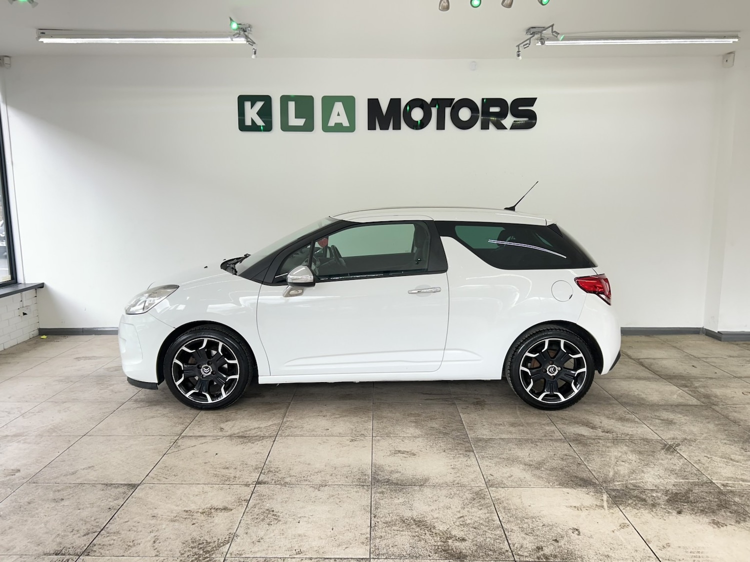 Used Citroen DS3 2010 for sale - 76231105: Photo 2