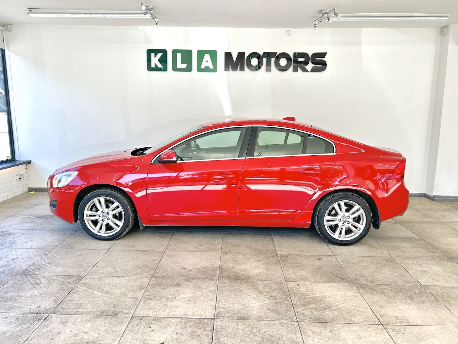 Used Volvo S60 2010 for sale - 76231106: Photo 2