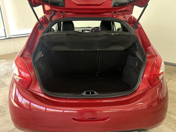 Used Peugeot 208 2013 for sale - 76231102: Photo 14