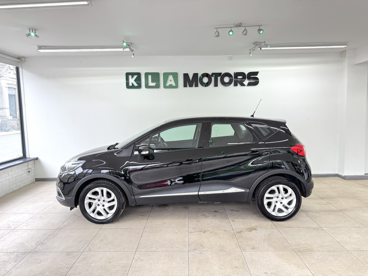 Used Renault Captur 2015 for sale - 76231093: Photo 2