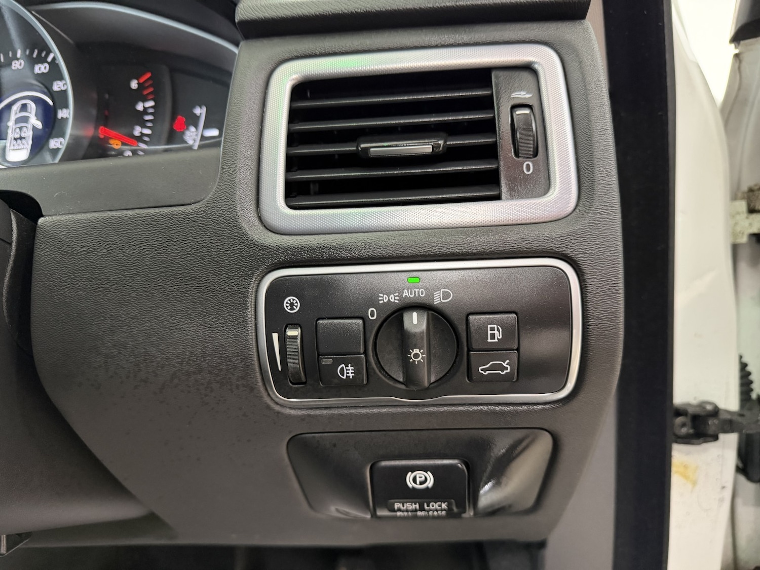 Used Volvo XC70 2014 for sale - 77774791: Photo 17