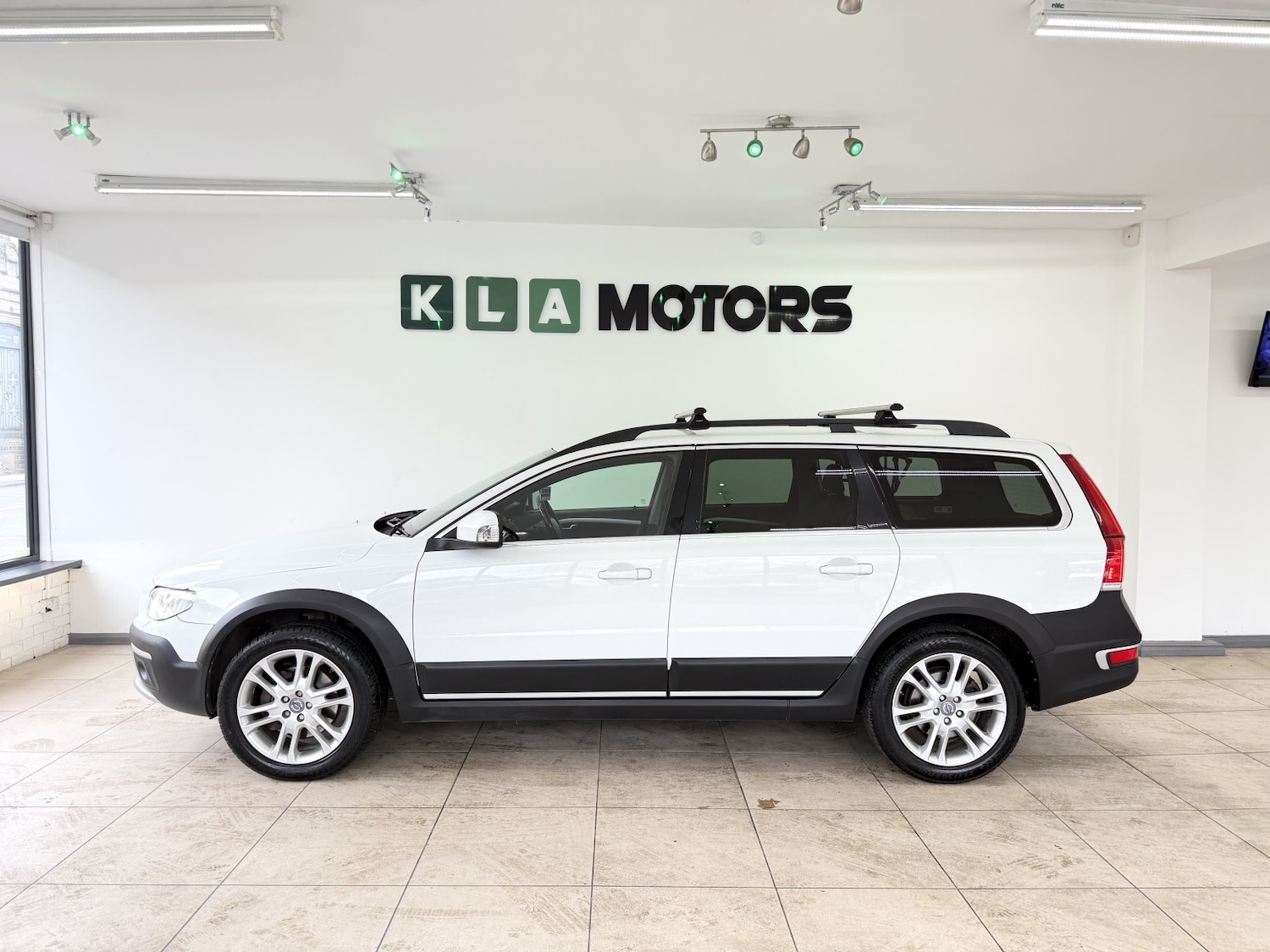Used Volvo XC70 2014 for sale - 77774791: Photo 2