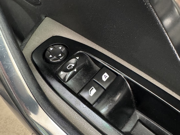 Used Peugeot 208 2013 for sale - 76231113: Photo 16