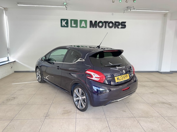 Used Peugeot 208 2013 for sale - 76231113: Photo 3