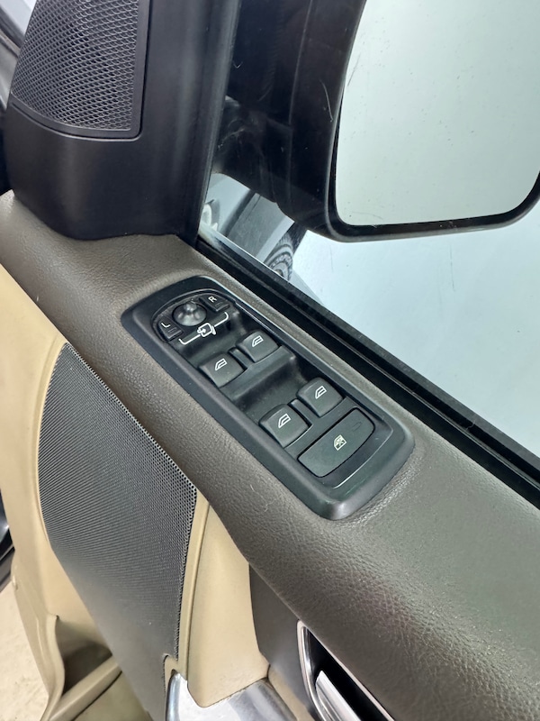 Used Land Rover Discovery 2010 for sale - 76184541: Photo 15