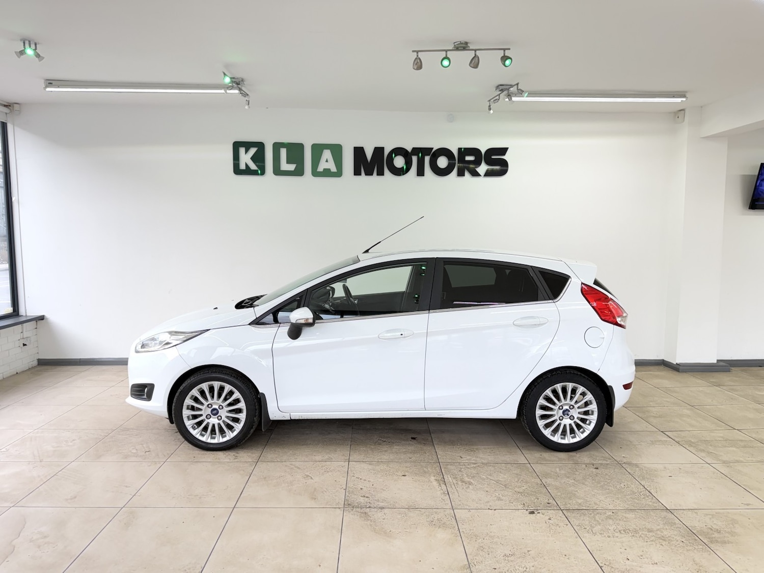 Used Ford Fiesta 2015 for sale - 78031674: Photo 2