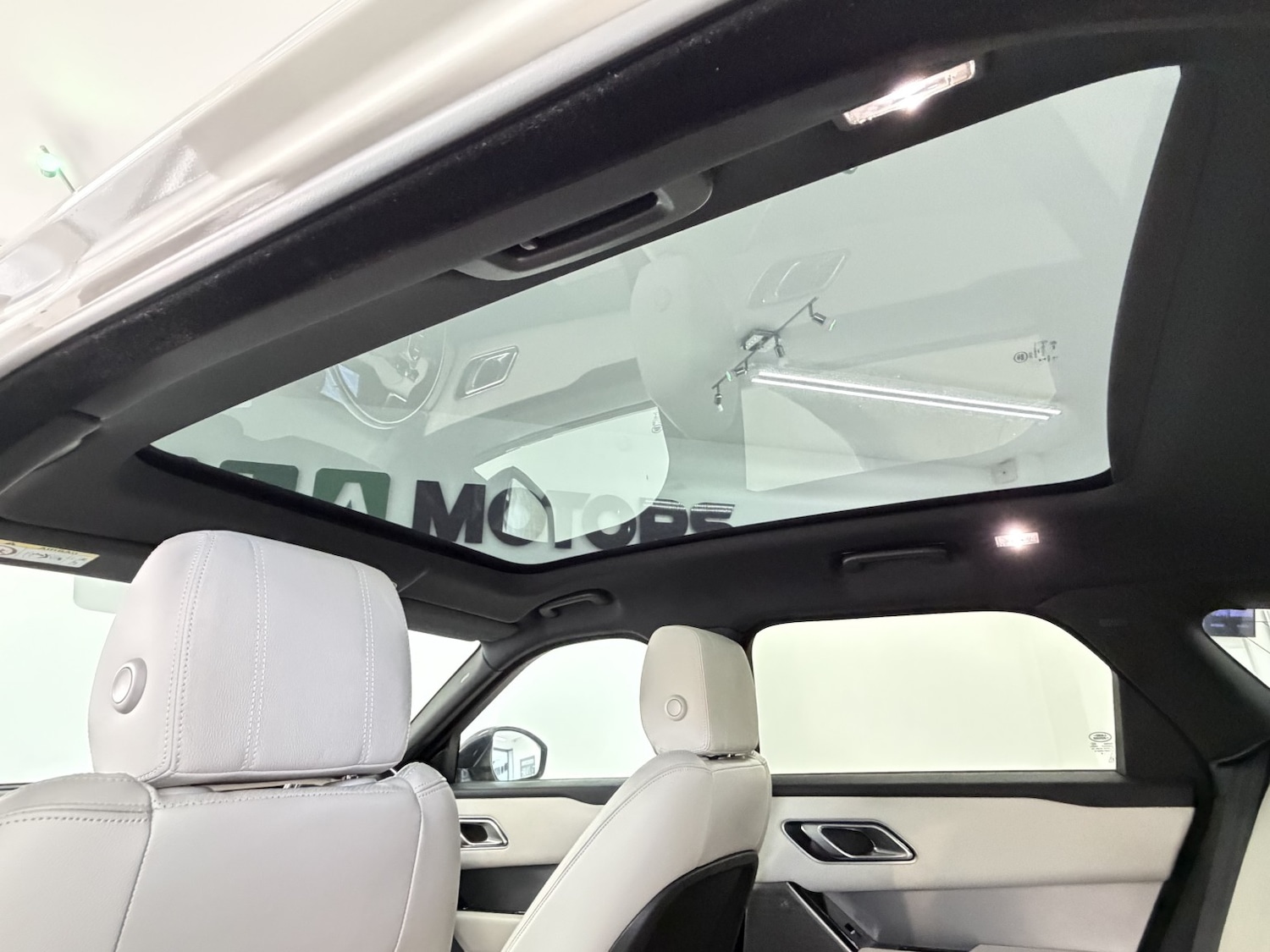 Used Land Rover Range Rover Velar 2018 for sale - 77954038: Photo 10