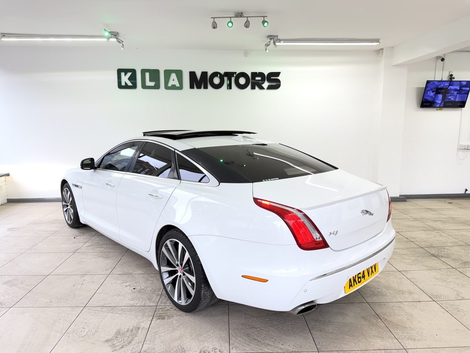 Used Jaguar XJ 2014 for sale - 77483683: Photo 3