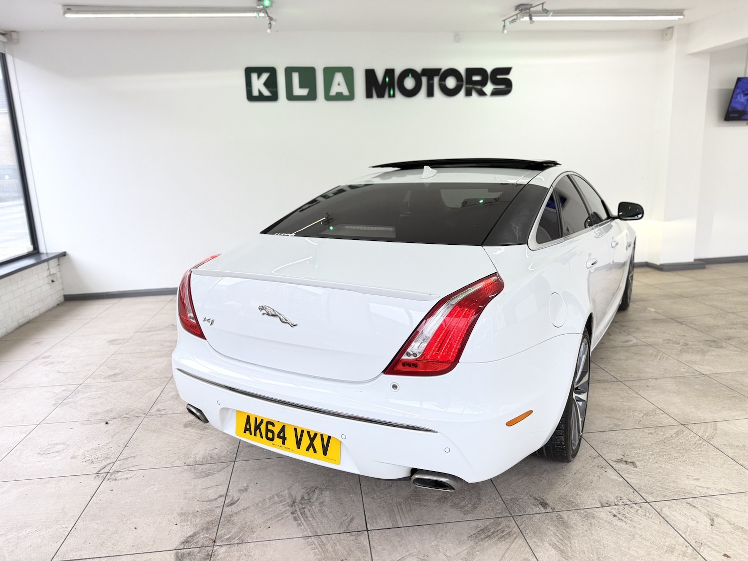 Used Jaguar XJ 2014 for sale - 77483683: Photo 4