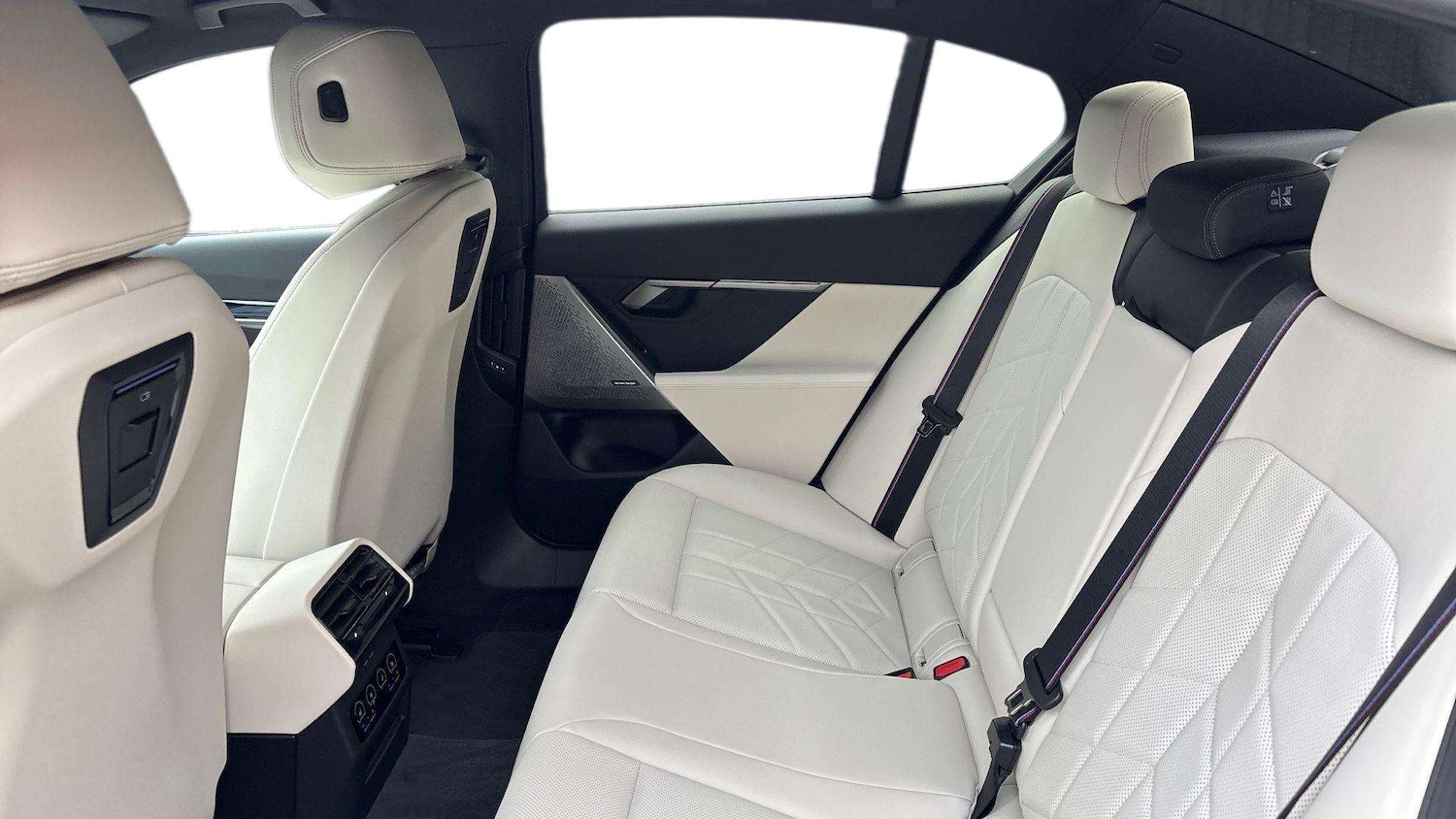 Used BMW 5 Series 2025 for sale - 76218240: Photo 14