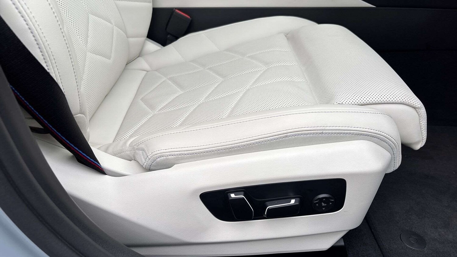 Used BMW 5 Series 2025 for sale - 76218240: Photo 28